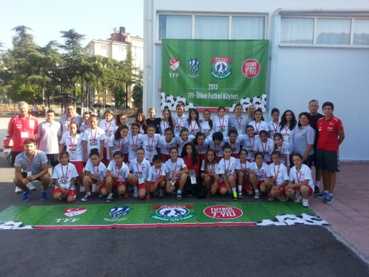 Balıkesir\'de Futbol Köyü