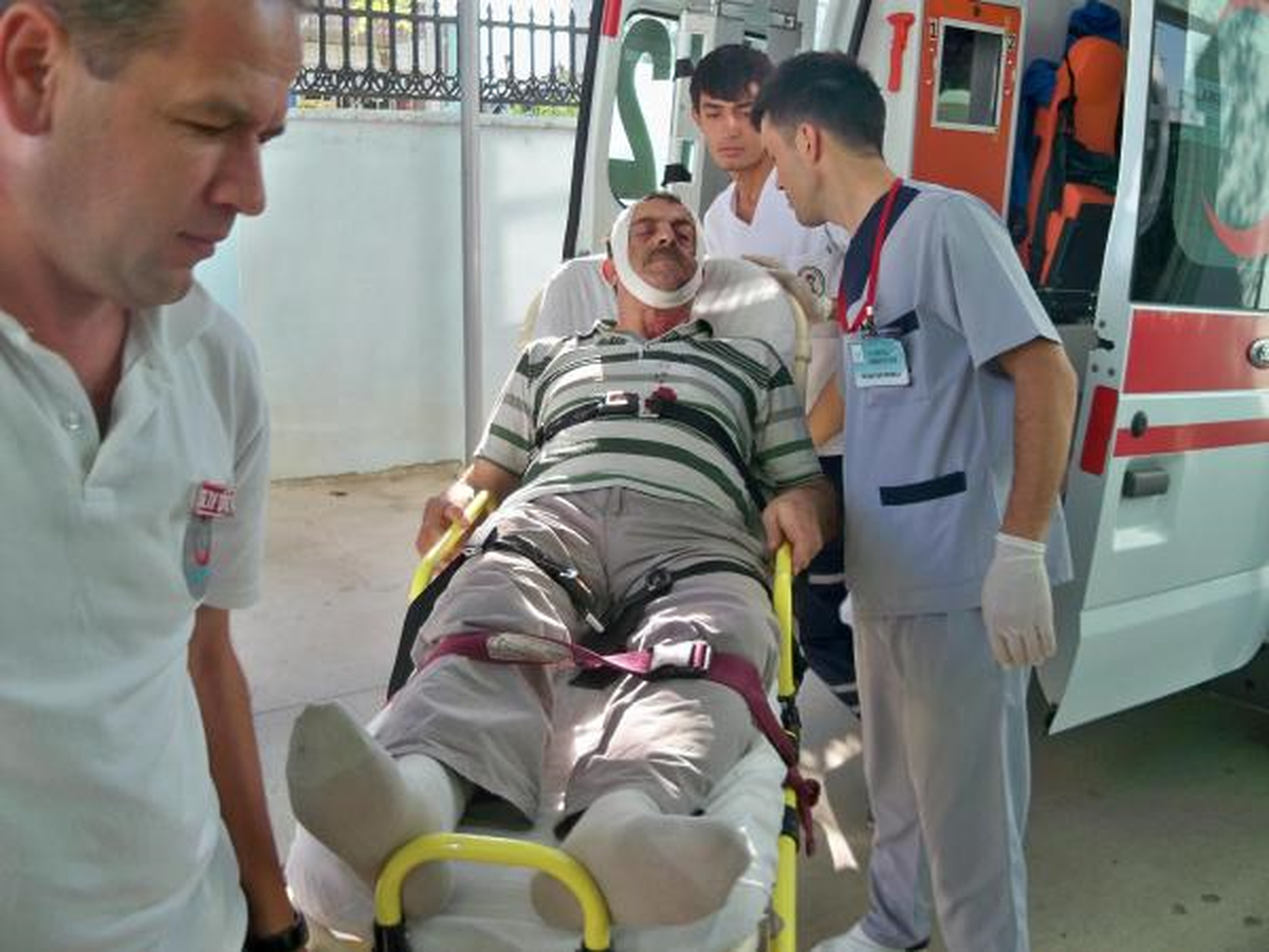 Başına Odunla Vurup Hastanelik Etti