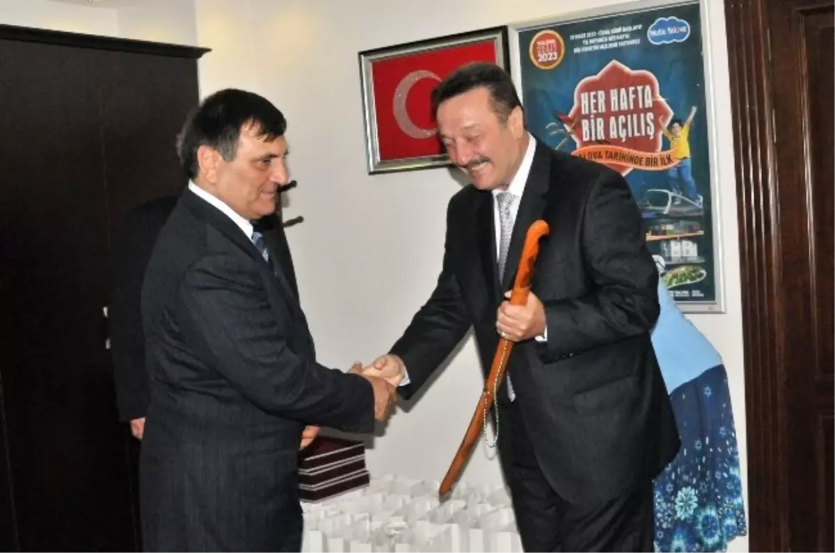 Başkan Vekili Aydın'a Kafkas Kılıcı