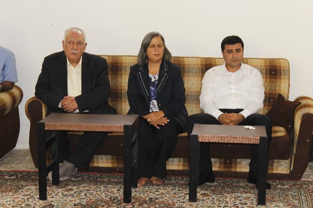 BDP Genel Başkanı Demirtaş, Üstün Ailesine Taziye Ziyaretinde Bulundu