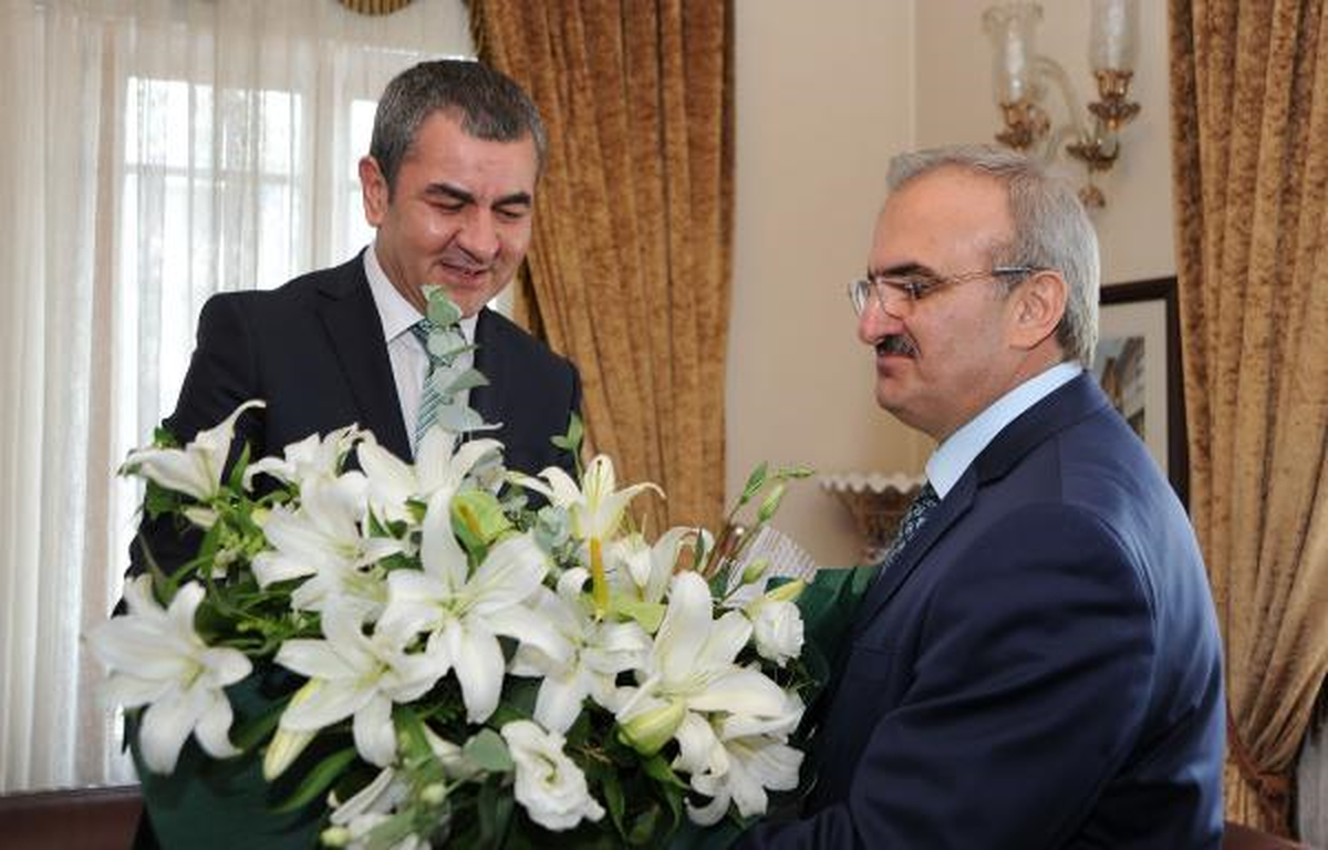 Bursaspor Yönetimi Vali Karaloğlu\'nu Ziyaret Etti