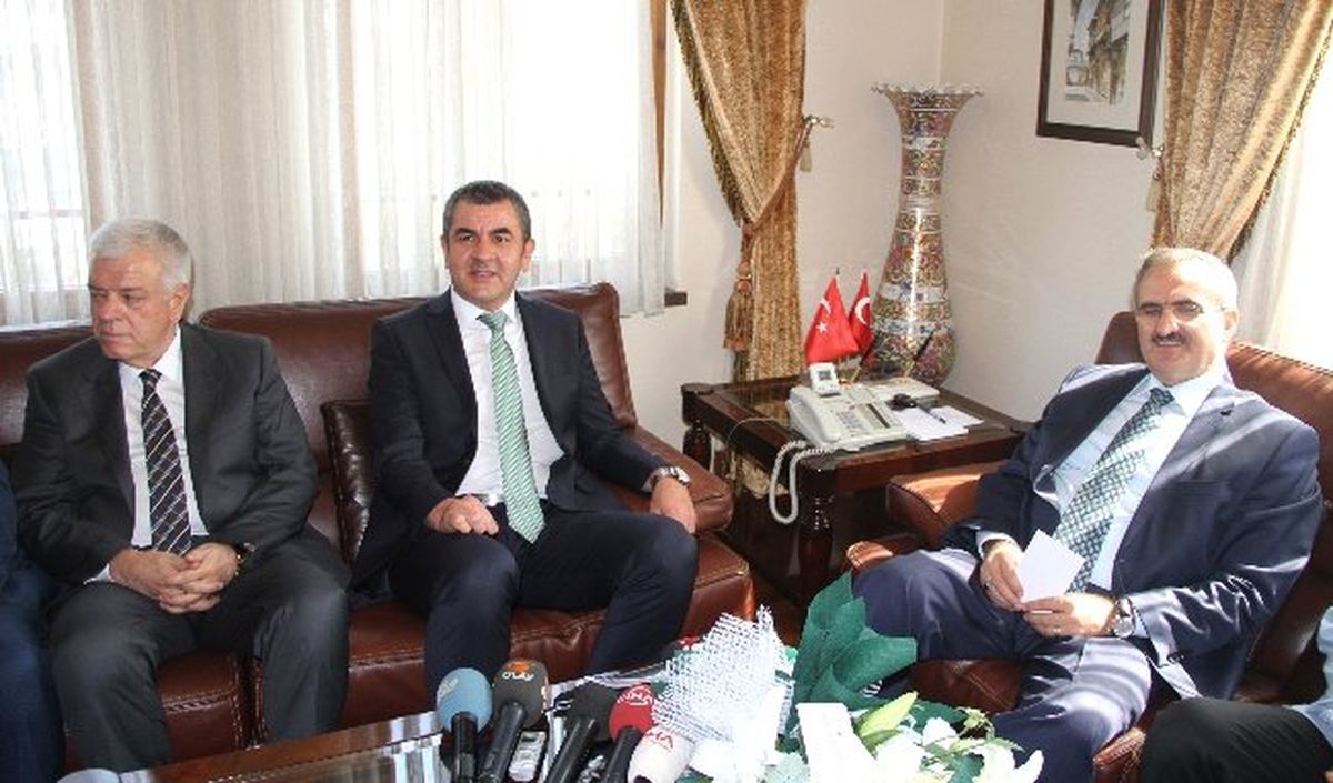 Bursaspor, Vali Münir Karaloğlu\'nu Ziyaret Etti