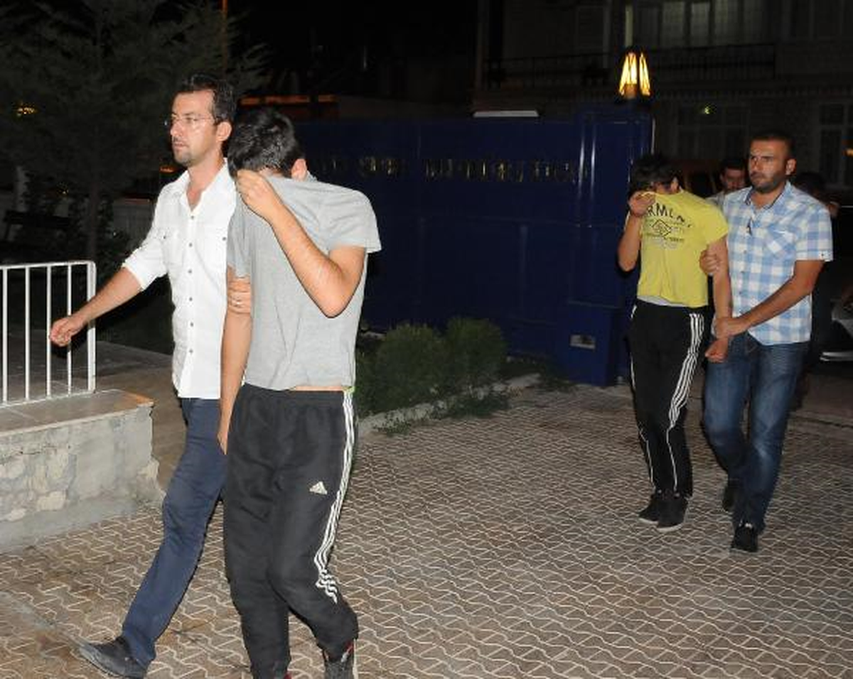 Çaldıkları 15 Bin Liralık Antika Eşyayı, Uyuşturucu İçin 25 Liraya Satmışlar