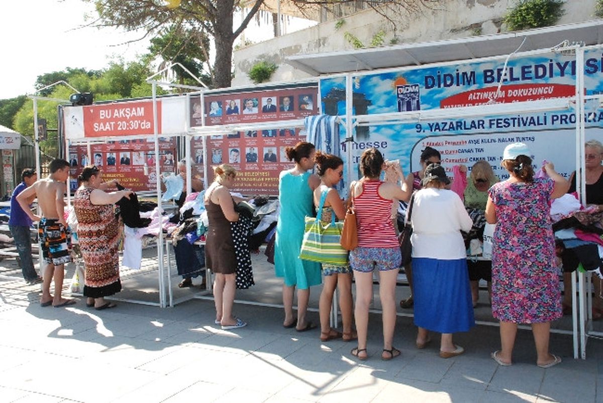 Didim\'de Yabancılardan Engelliler Yararına Kermes