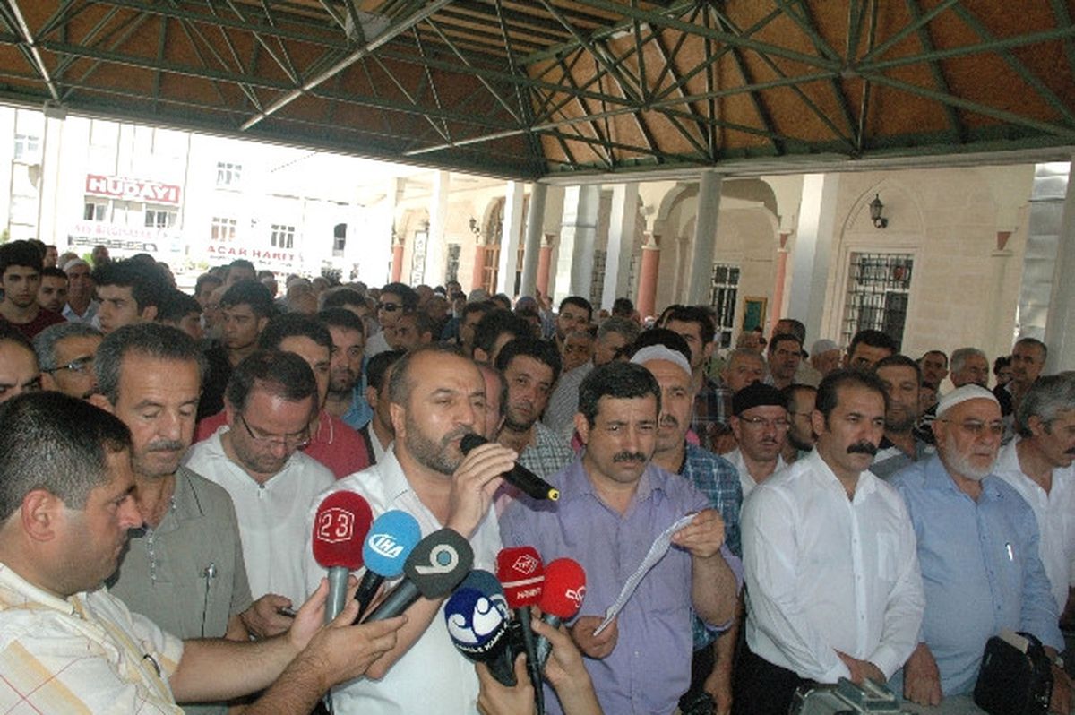 Elazığ\'da Suriye ve Mısır\'da Ölenler İçin Gıyabi Cenaze Namazı Kılındı