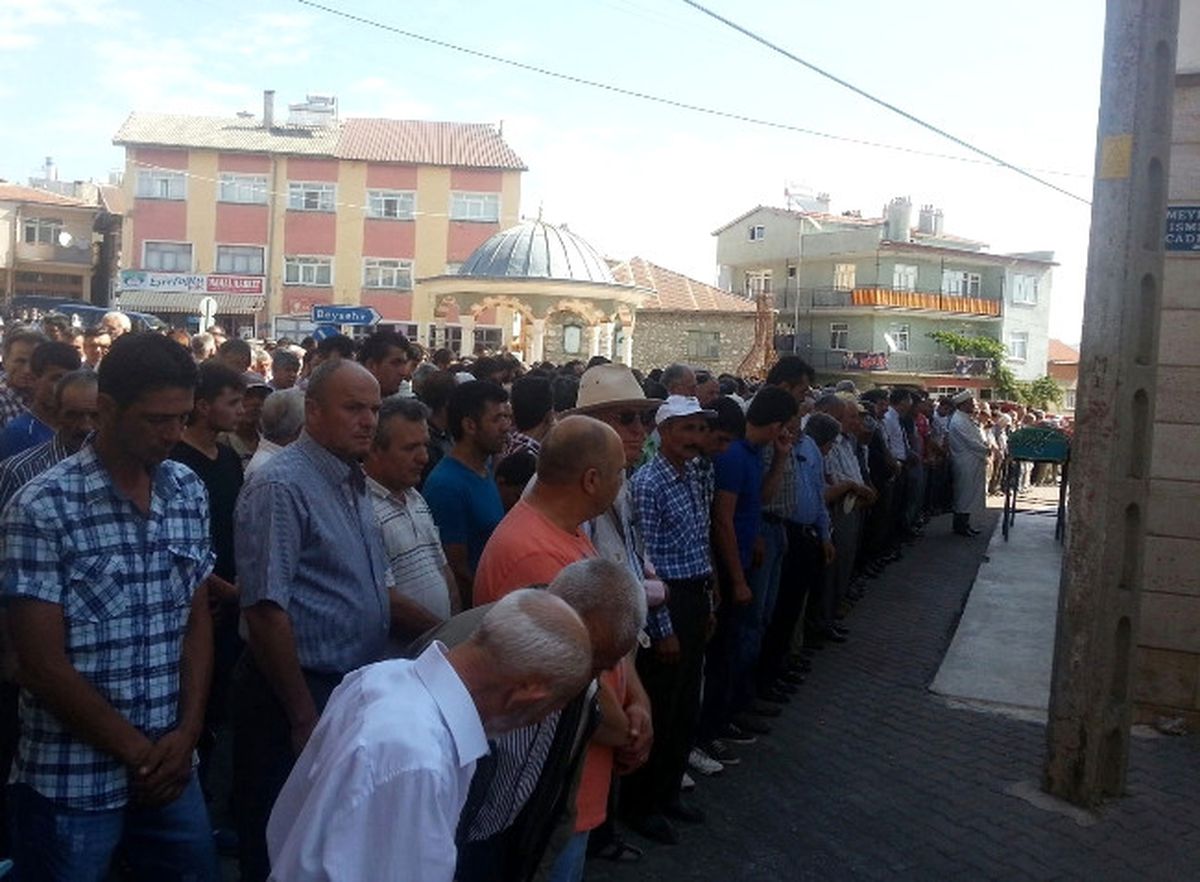 Gölde Boğulan Genç Gözyaşları Arasında Defnedildi