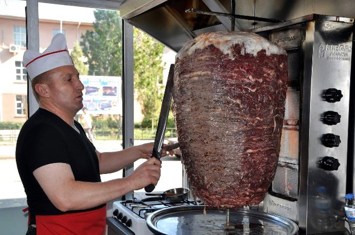 Gurbetçi Yoğunluğu, Esnafa 150 Kiloluk Döner Takdırdı