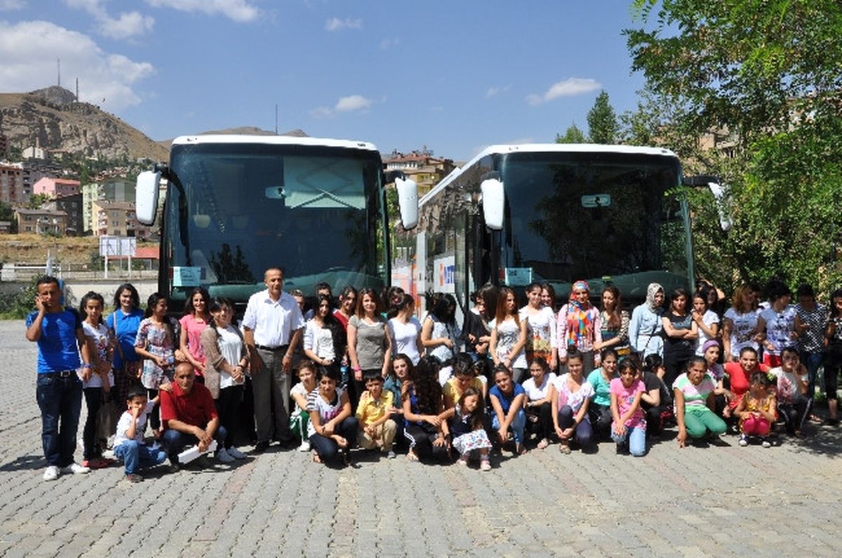 Hakkari\'li Gençler Trabzon\'a Hareket Etti
