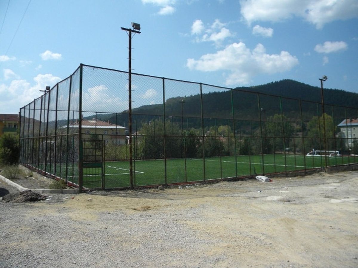 Halı Saha Belediyeye Devredildi