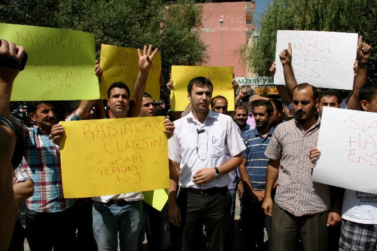Igdır\'da Cuma Çıkışı Mısır ve Suriye\'deki Katliamlar Protesto Edildi