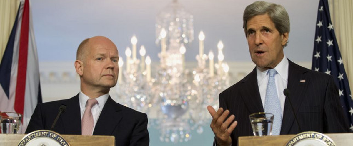 İngiltere Dışişleri Bakanı Hague Amerikalı Mevkidaşı Kerry ile Görüştü
