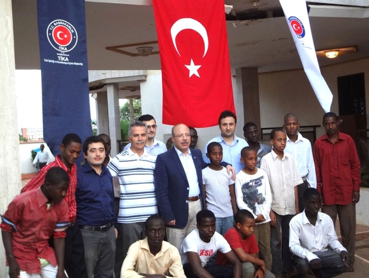 Kamerunlu Gençler Türkçe Öğrenecek