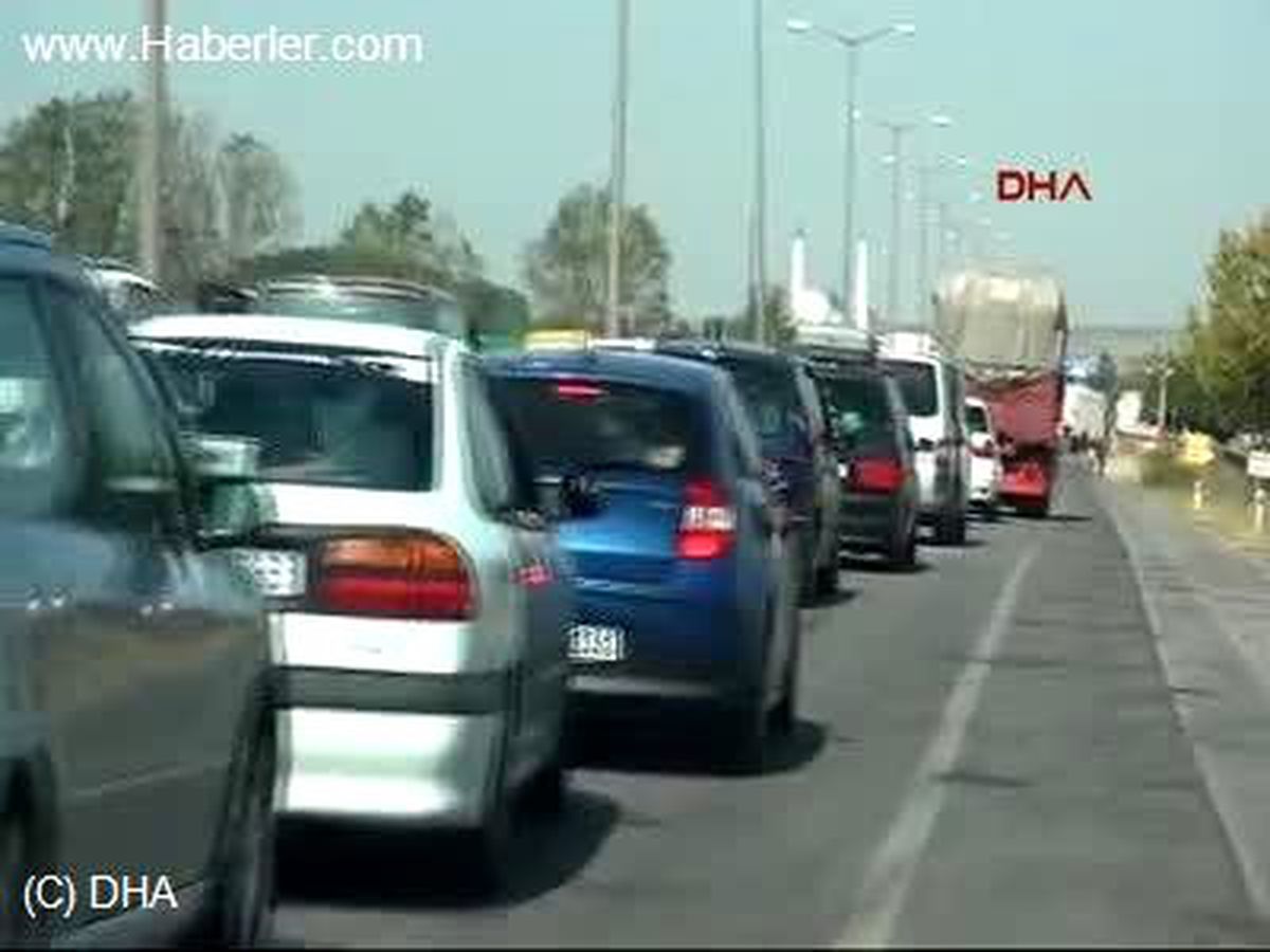 Kapıkule\'de Metrelerce Araç Kuyruğu Oluştu