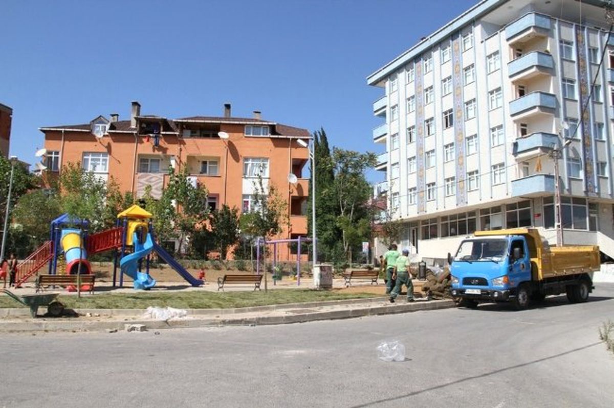 Kartal\'da Parklar Yeşilleniyor