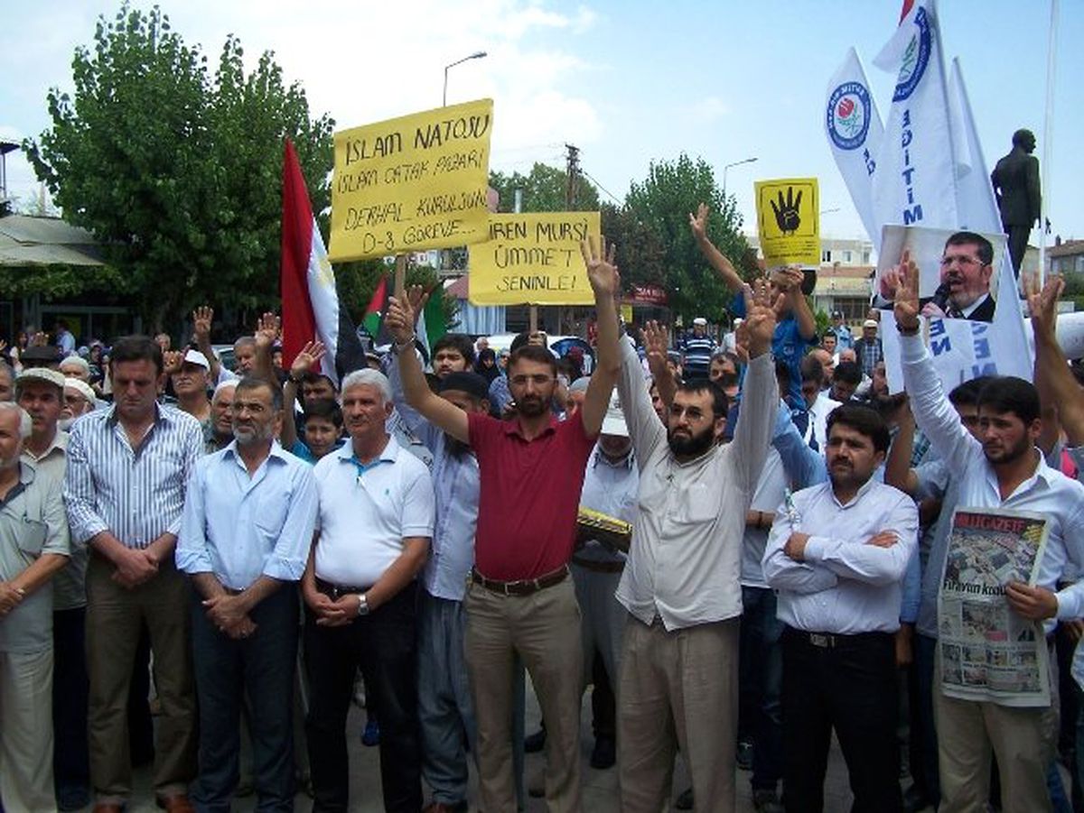Korkuteli\'nde Suriye\'deki Katliamlara Protesto