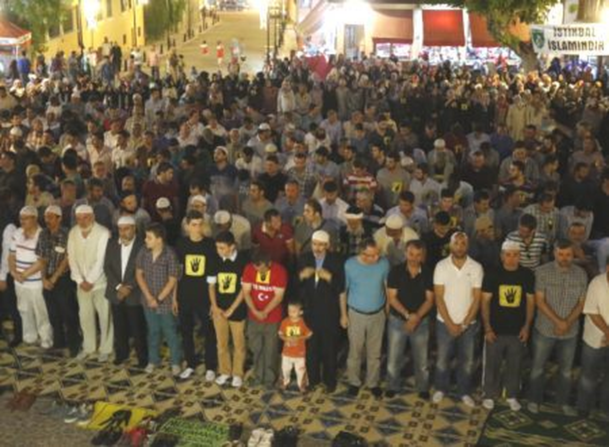 Mısır ve Suriye\'deki Katliamlara Tepki Gösterileri