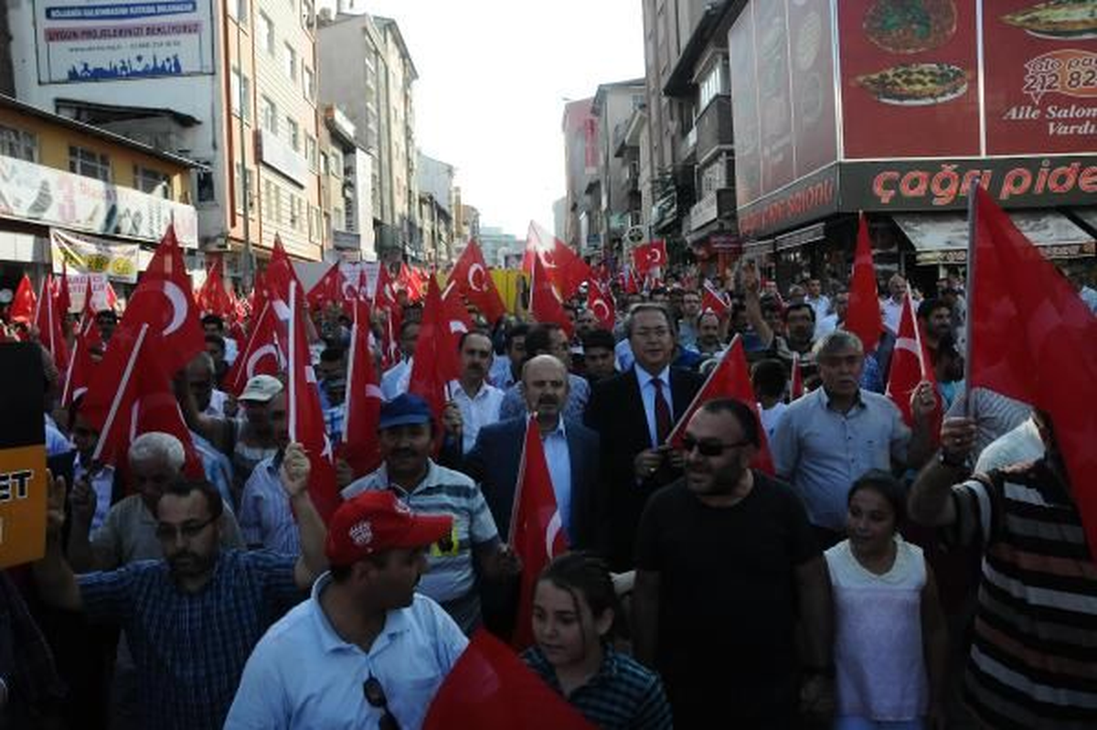 Nevşehir\'de Dünyadaki Katliamlara Tepki Mitingi