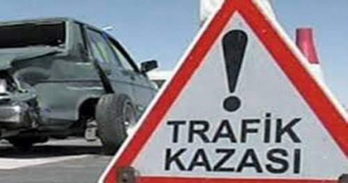 Motosikletle Otomobil Çarpıştı: 4 Yaralı