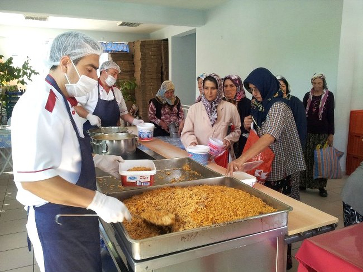 Odunpazarı Belediyesi Her Gün Yüzlerce Kişinin Sofrasını Şenlendiriyor