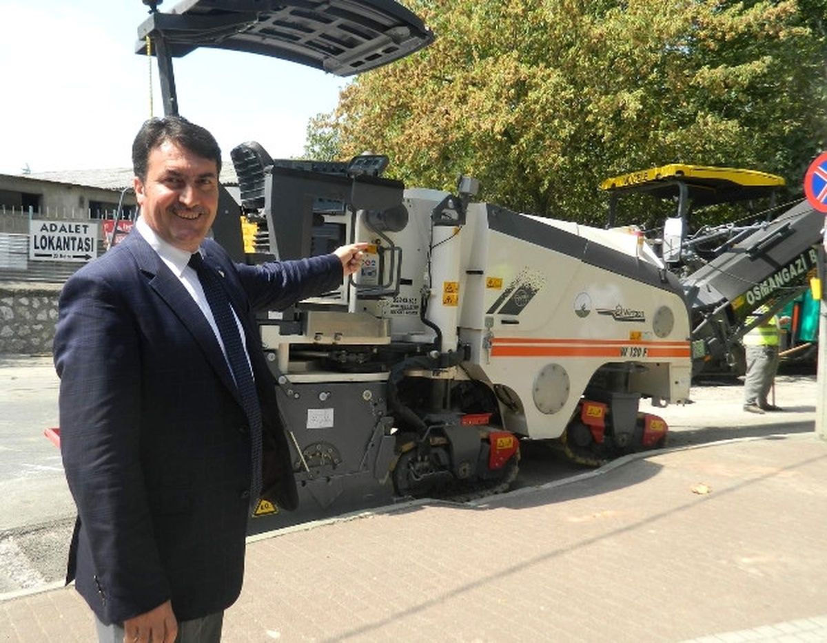 Osmangazi\'de Yollardan Sökülen Asfalt Yeniden Kullanılacak