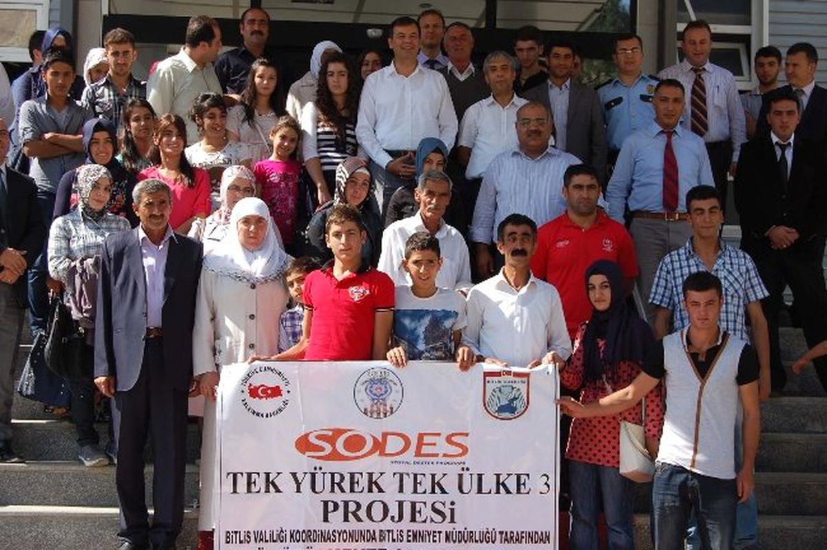 Polisten Öğrencilere Bilgisayar