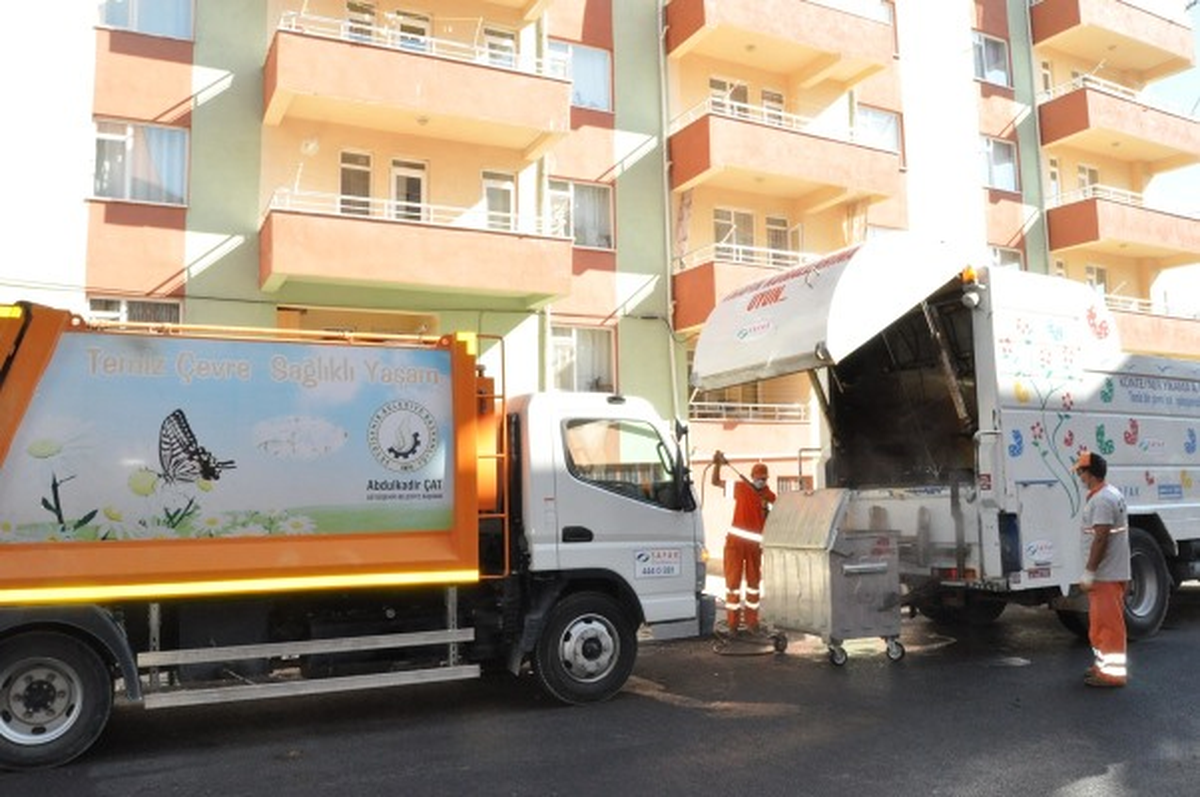 Seydişehir Belediyesi Çöp Konteynırlarını Dezenfekte Ederek Temizliyor