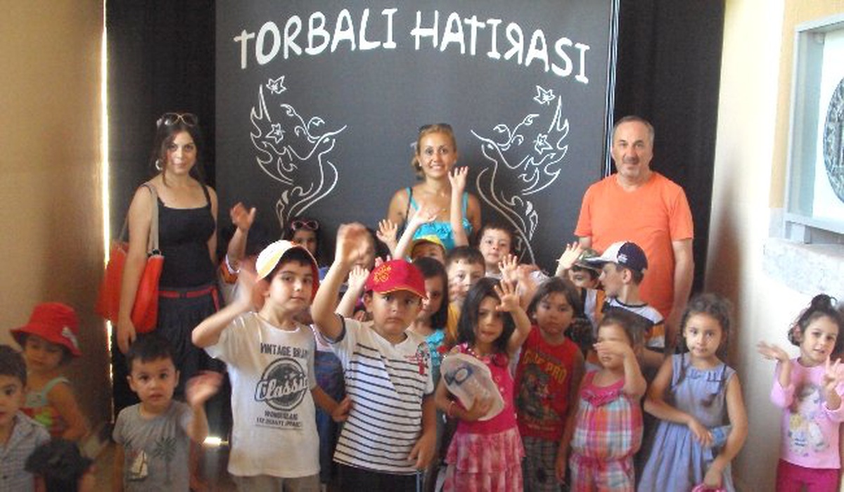 Turuncu\'nun Çocukları Kent Arşivi\'ne Hayran Kaldı