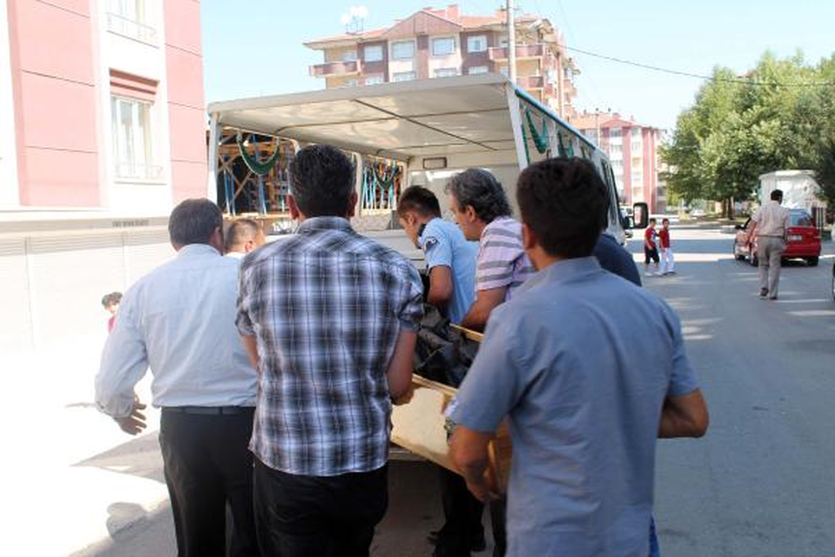 Uzman Çavuşun Eşi, Beylik Tabancasıyla Öldü