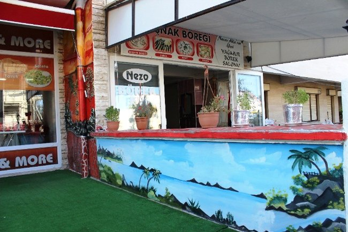 Yaşlı Bakım Evi\'nde Sanatçı Güzelliği