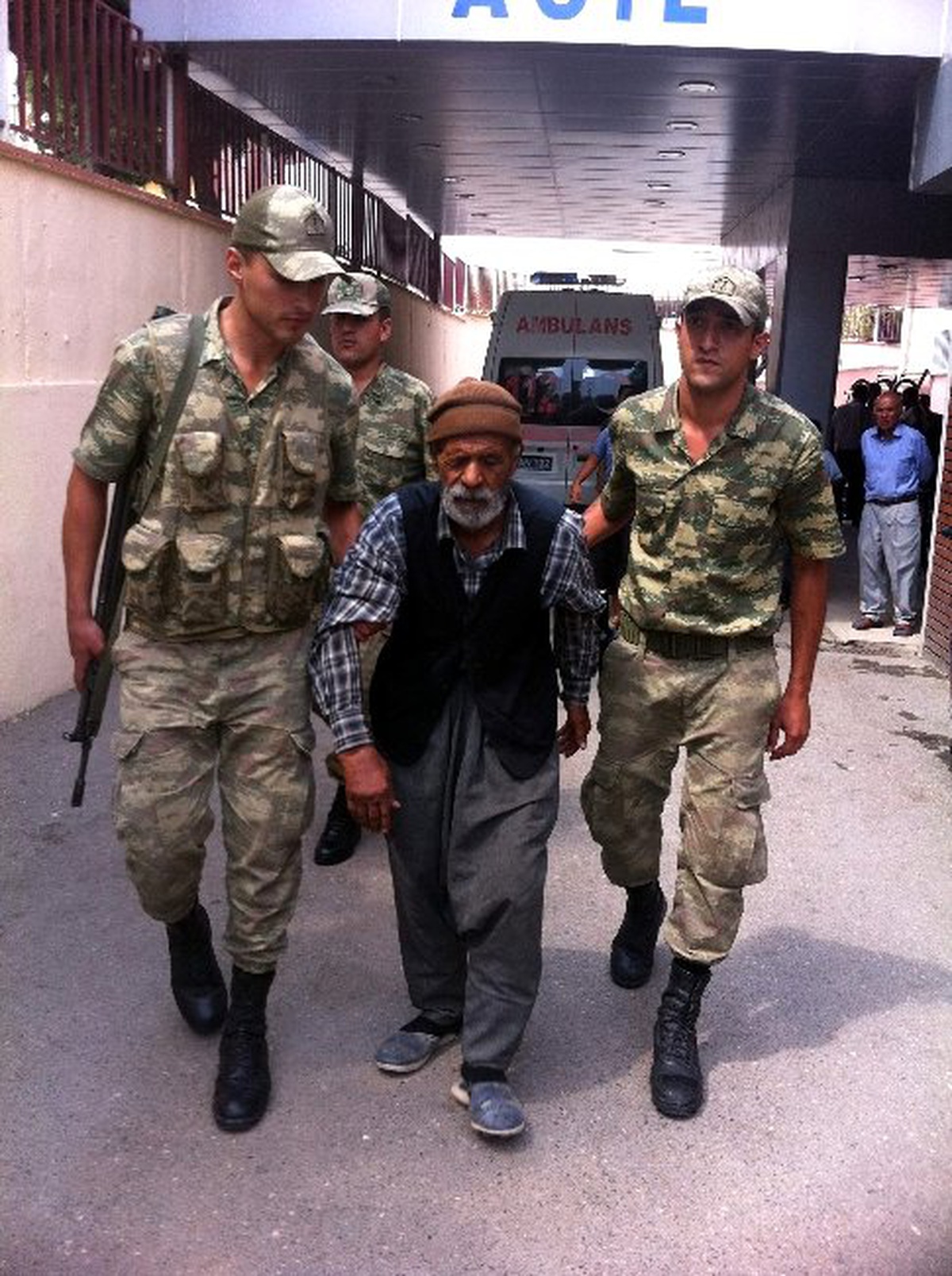48 Yıllık Eşini Öldüren Şahıs, Sağlık Kontrolünden Geçirildi