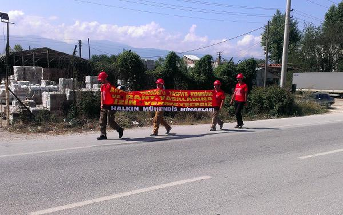 Ankara\'ya Yürüyen Mimar ve Mühendisler Düzce\'ye Ulaştı