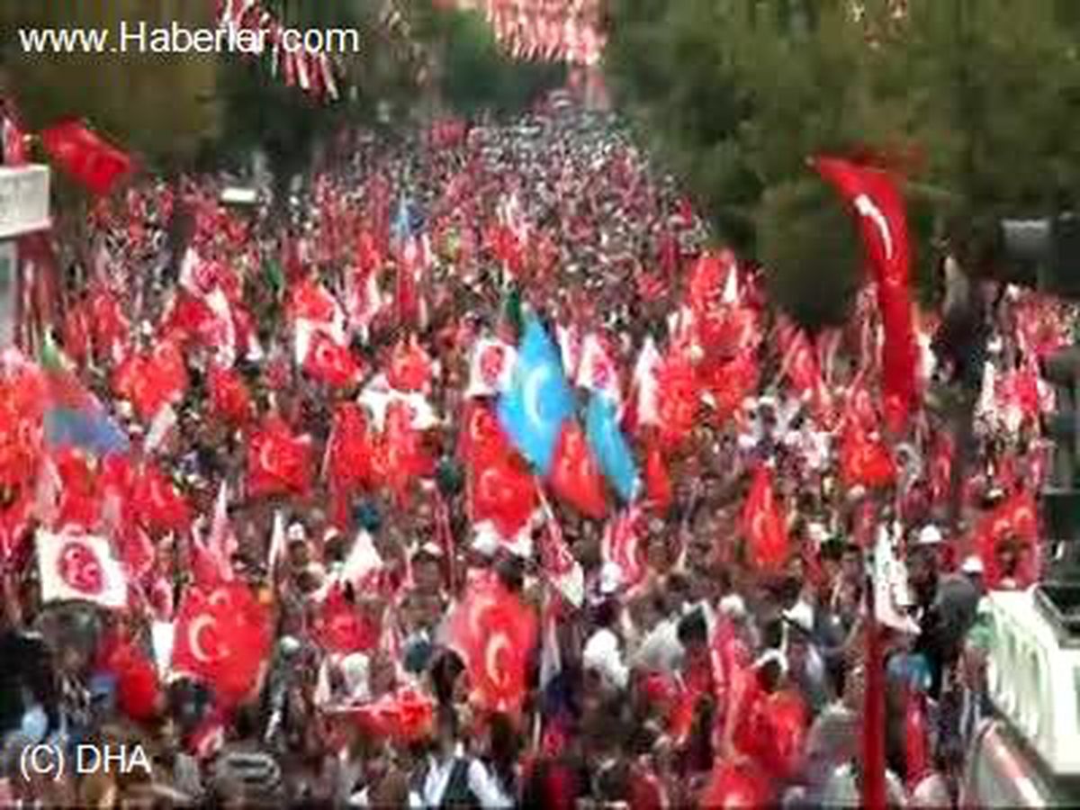 Bahçeli, \'Türkçe\' Mitinginde
