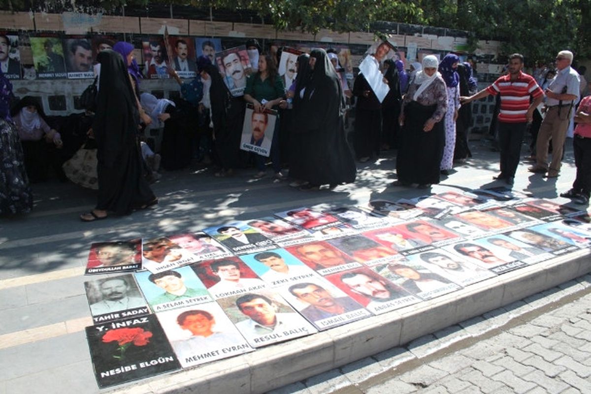 Cizre\'de Kayıp Yakınlarının Oturma Eylemi Devam Ediyor