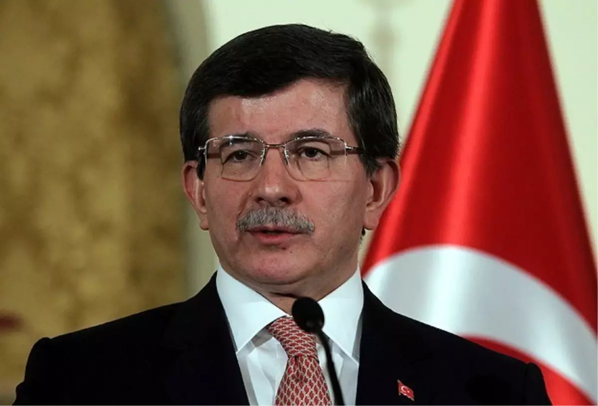 Dışişleri Bakanı Davutoğlu, Katarlı Mevkidaşı ile Ortak Basın Toplantısı Yaptı