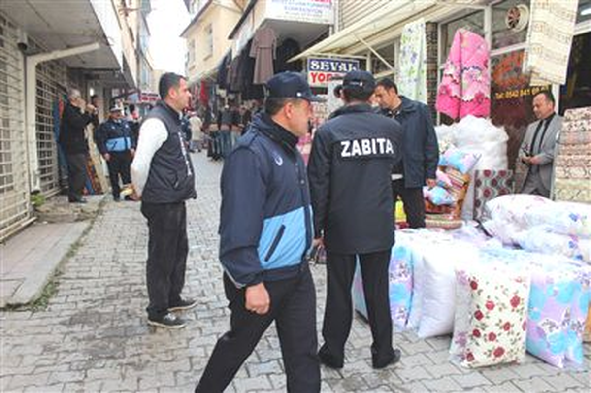 Elazığ\'da Zabıta Ekipleri Kaldırım İşgaline Karşı Denetim Yaptı