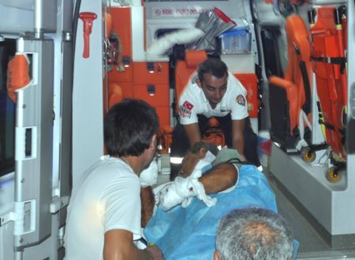 Eli Bileğinden Kesilen Kişi Ambulans Uçakla Nakledildi