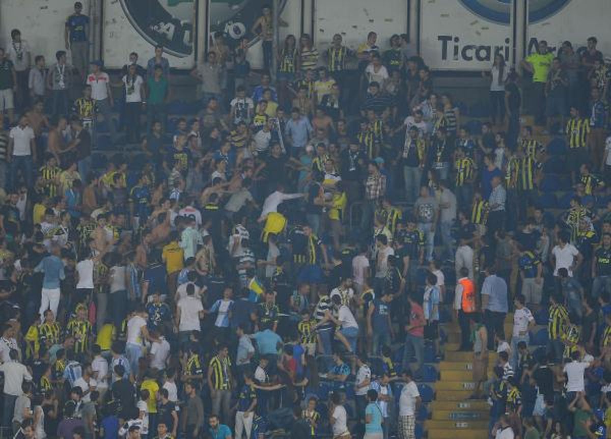 Fenerbahçe Tribünlerinde \'Gezi\' Gerginliği