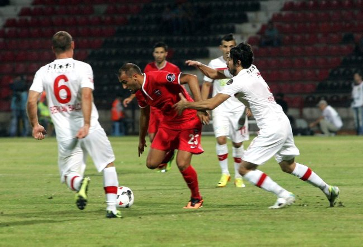 Gaziantepspor - Antalyaspor Maçı 0-0 Devam Ediyor
