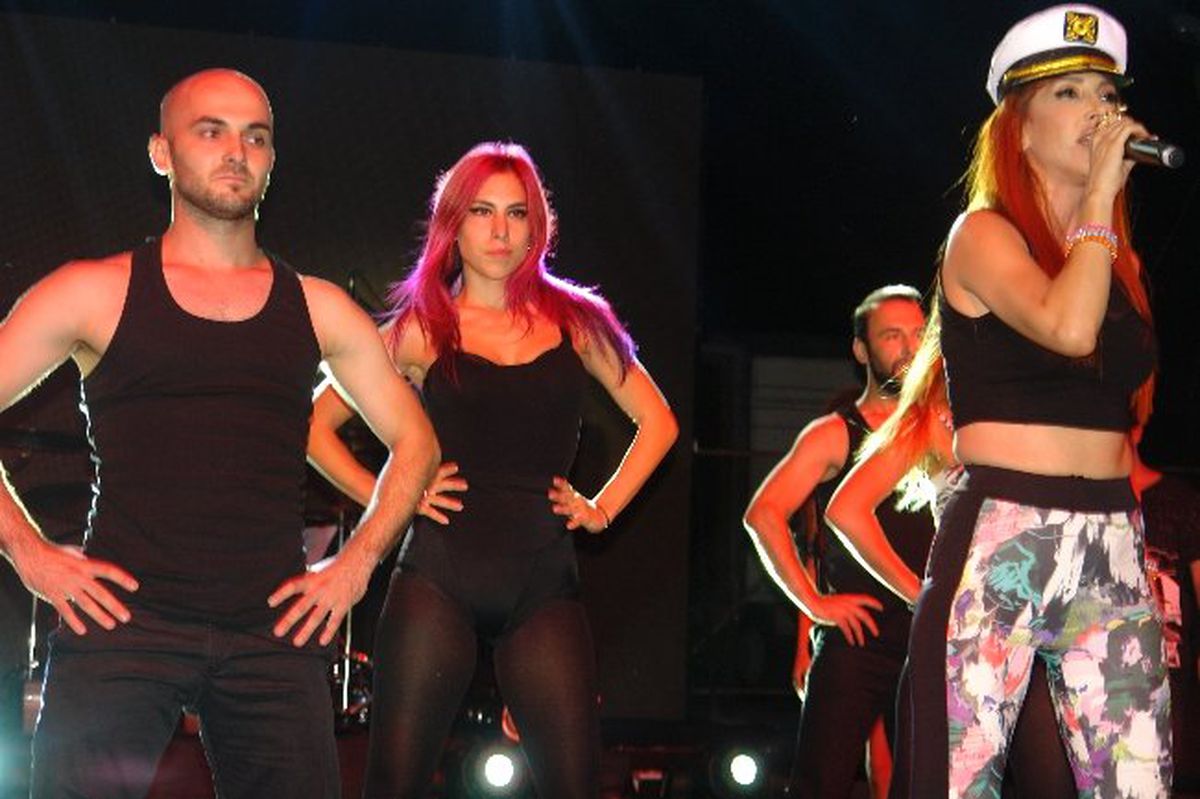 Hande Yener İnebolu'yu Coşturdu