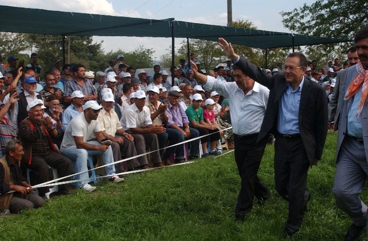 Kepsut Yağlı Güreşlerinde Başpehlivan Mehmet Yeşilyeşil Oldu