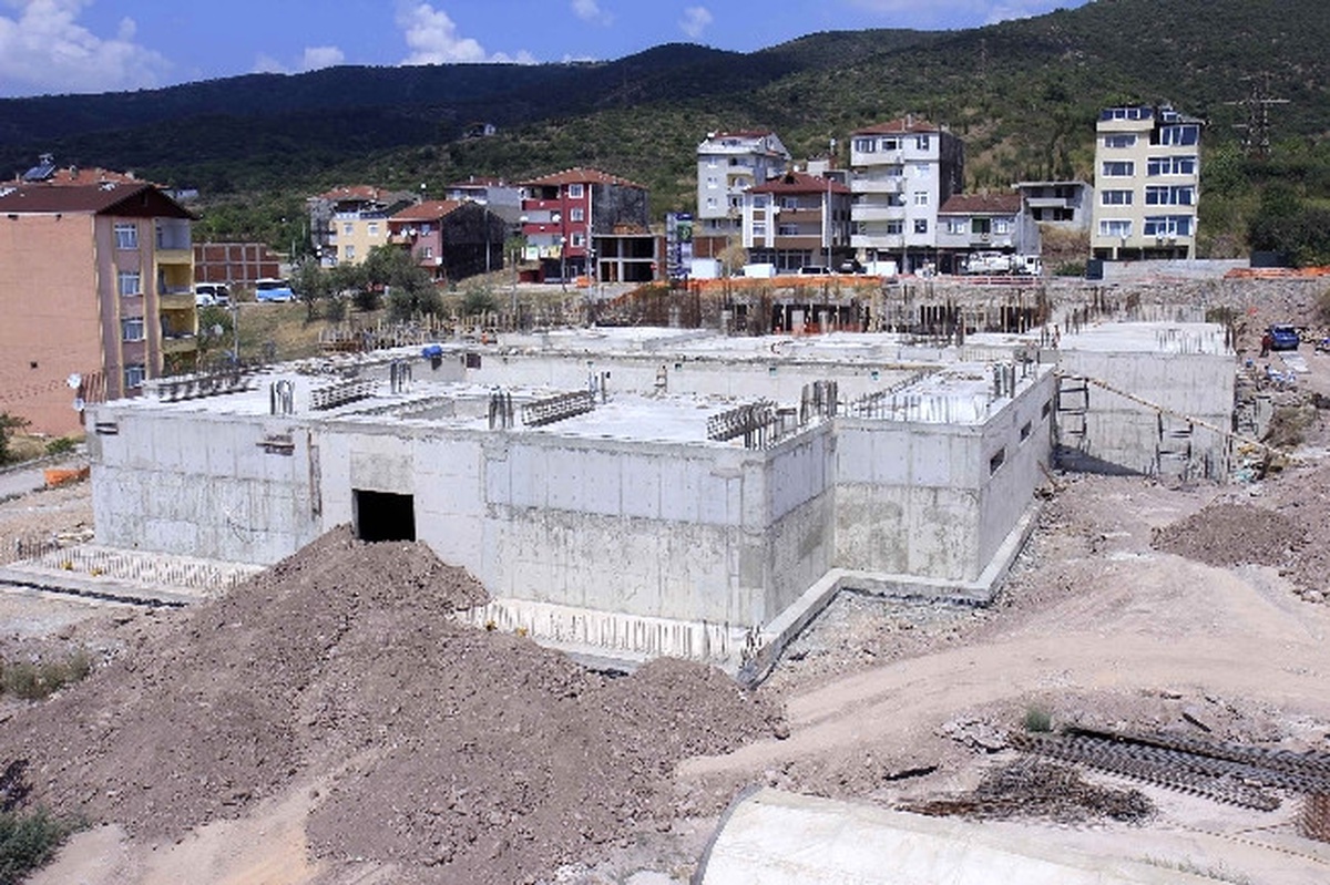 Kocaeli\'de Yarı Olimpik Yüzme Havuzunun Yapımı Sürüyor