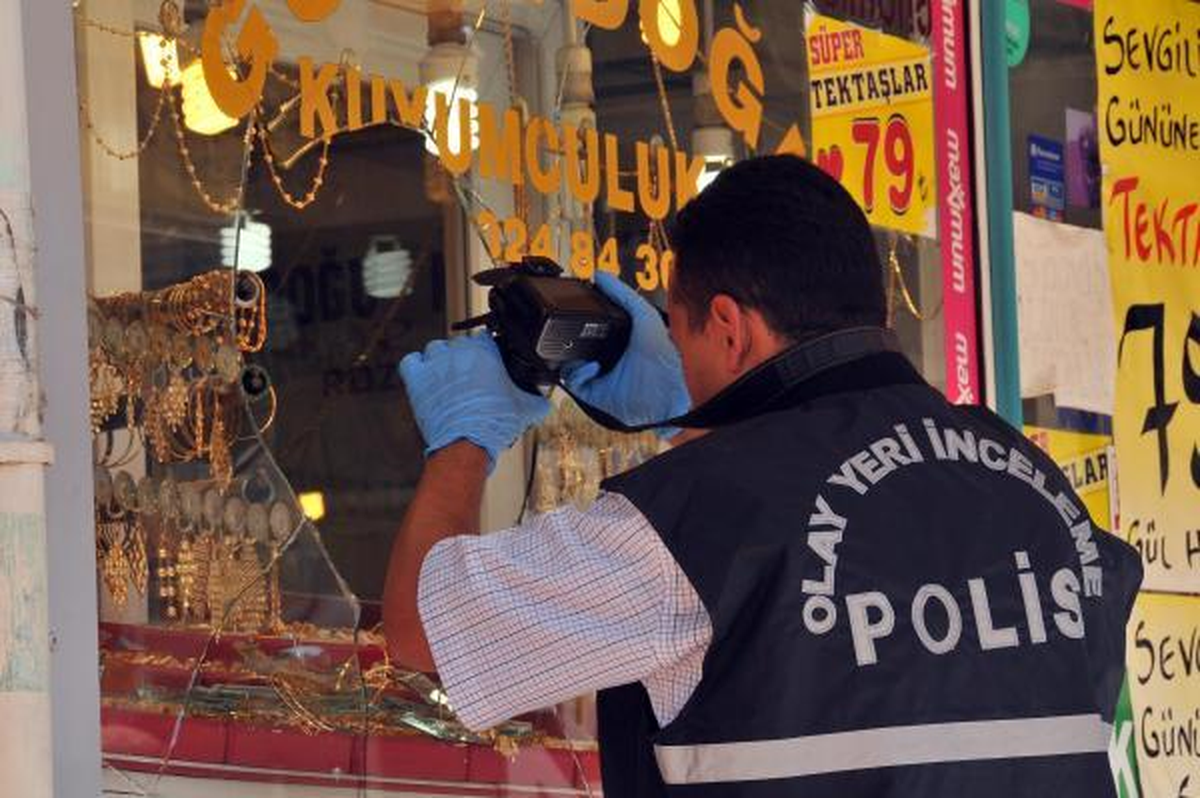 Camın Patlamasından Korkan Hırsızlar Soygun Yapamadan Kaçtı