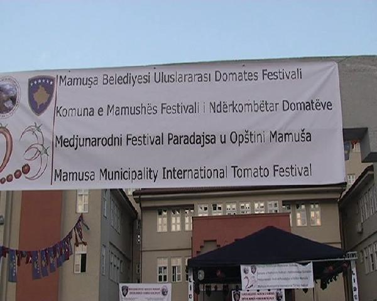 Kosova\'nın Tek Türk Belediyesi Mamuşa\'da 5\'inci Domates Festivali