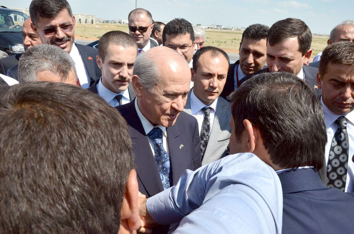 MHP\'ye Saldırı, Bahçeli\'nin Çıkacağı Saatte Gerçekleşti