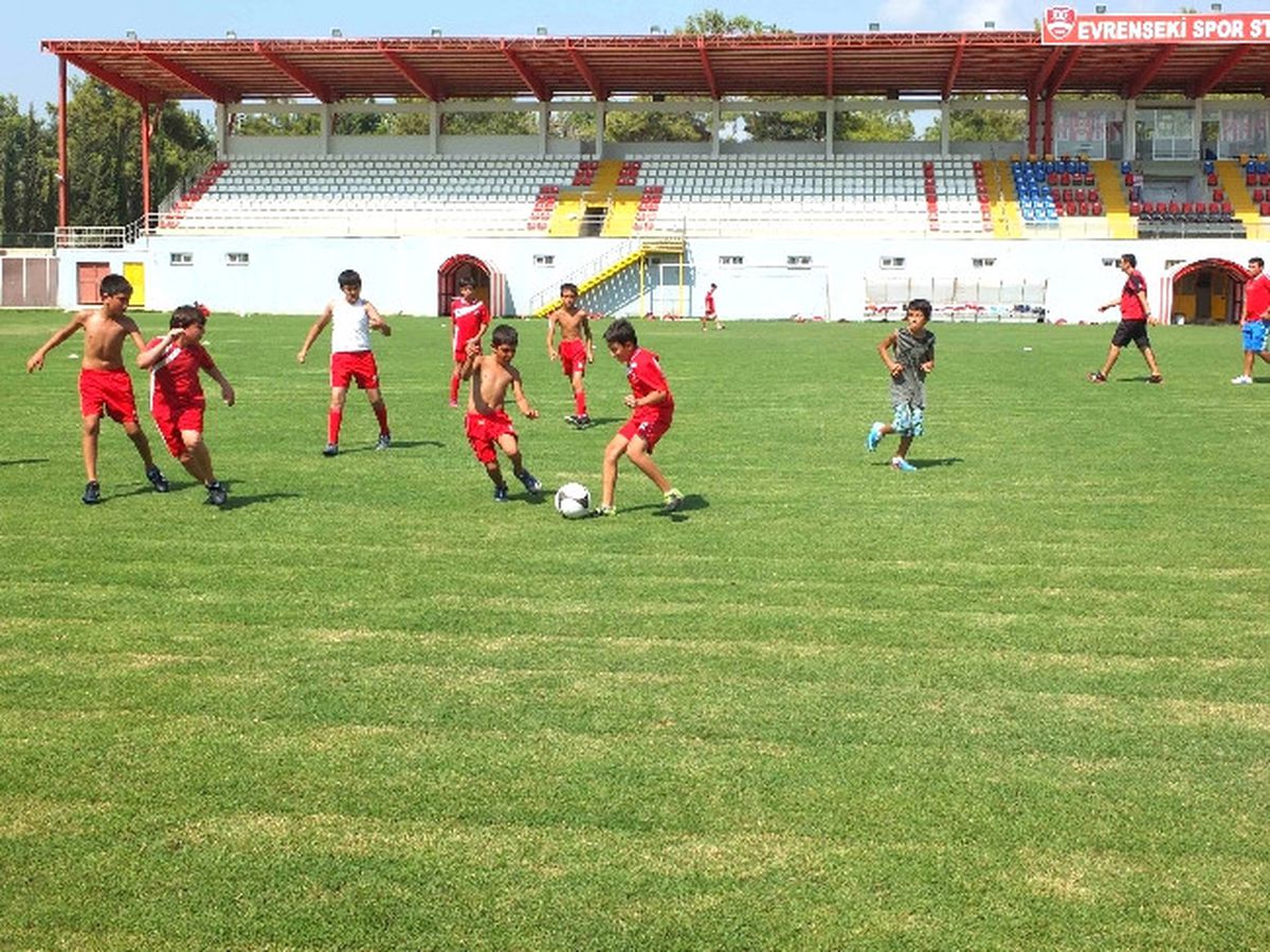 Minik Sporcular Belgelerini Aldı