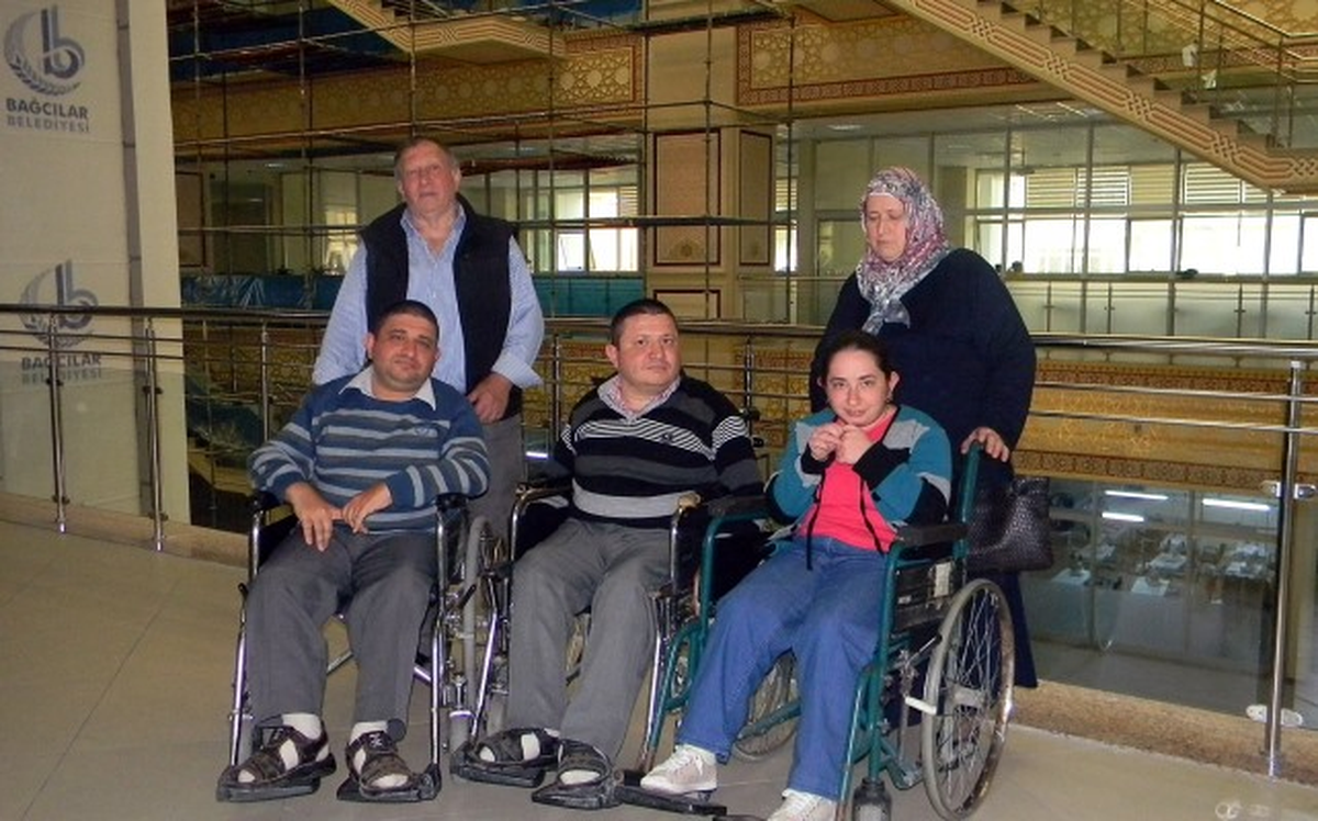 "Ömrünü Üç Engelli Çocuğuna Adadı"