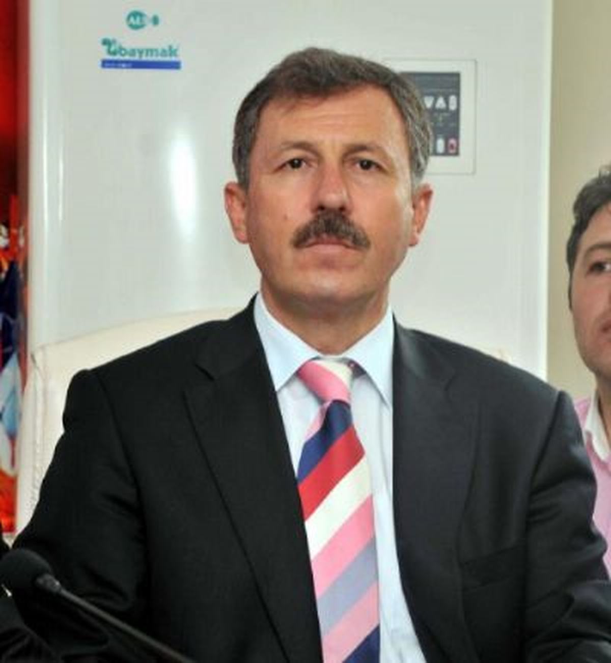 Özdağ, Feshedilen İlçe Yöneticilerine Yemek Verdi