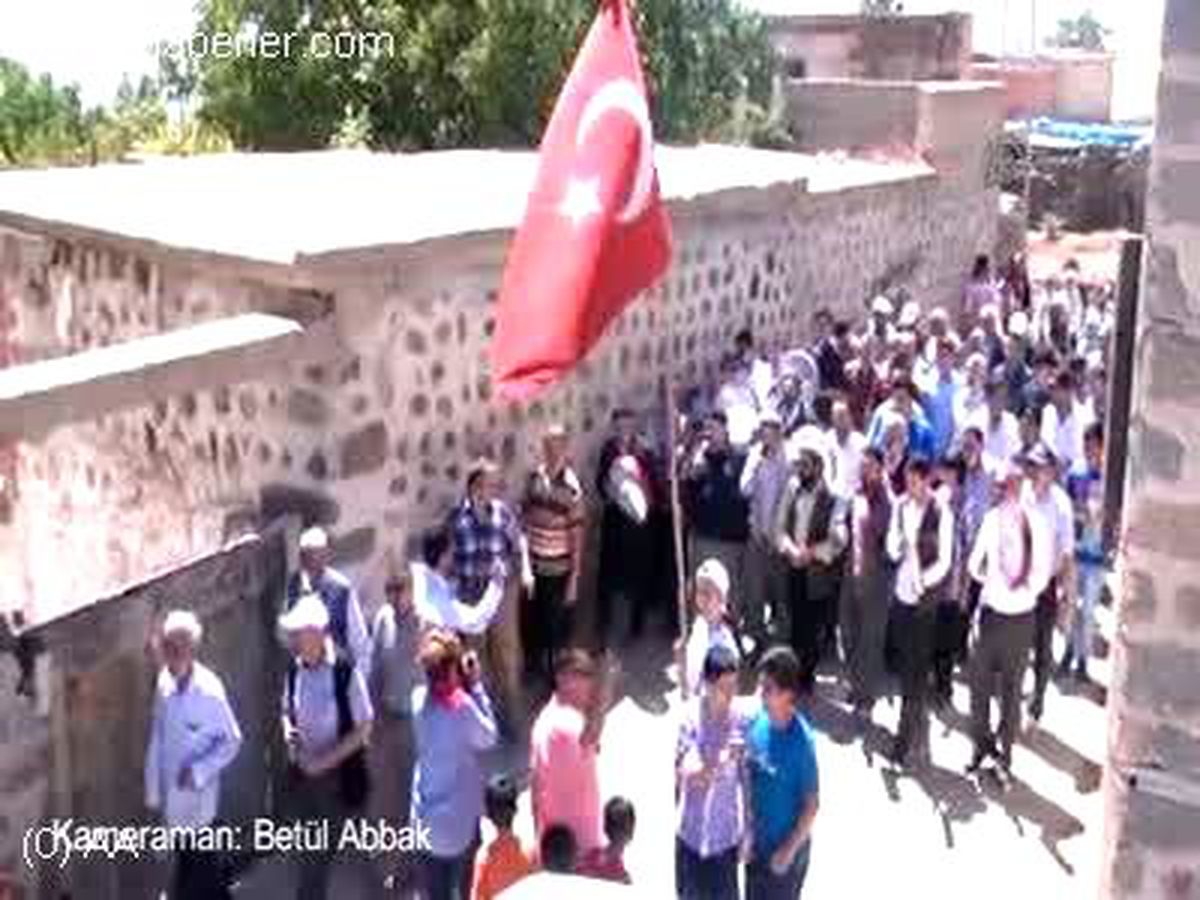Şehirde yaşıyorlar ama köy düğününden vazgeçmiyorlar