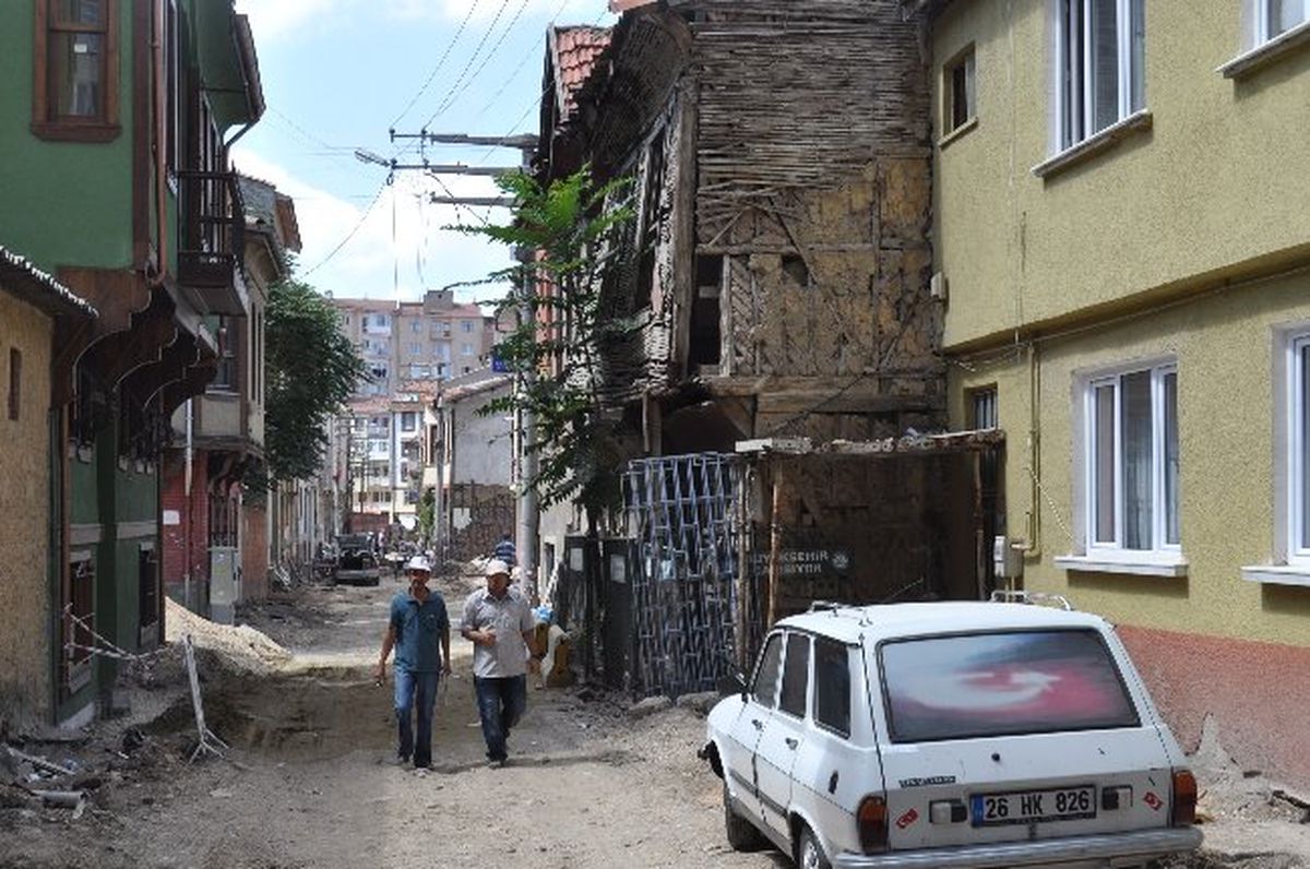Tarihi Bina Yıkılmak Üzere