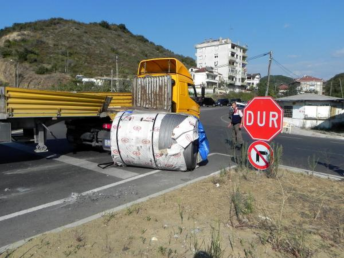 11 Tonluk Sac Rulosu Yola Düştü